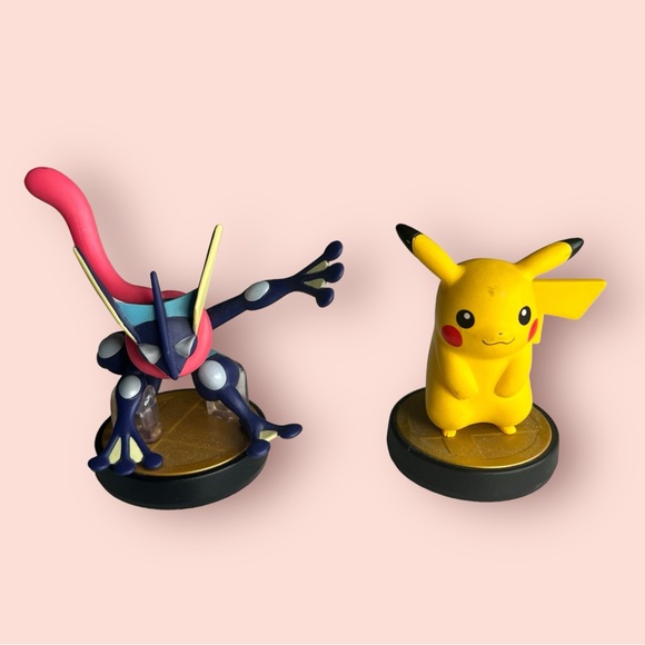 Nintendo Gaming Bundle: Wired Headphones w/ Mic, Amiibos, Switch Pro Controller - Picture 3 of 4